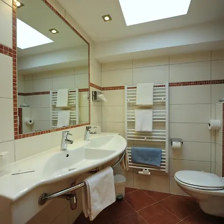 Toni Hotel